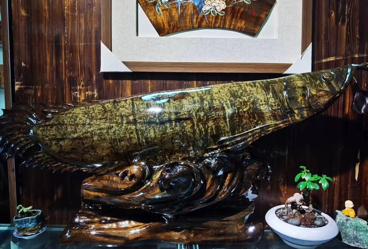 有哪些著名的金龍魚木雕作品，地堅硬且自帶幽香的金龍魚木雕作品：金龍魚木雕作品 有哪些著名的金龍魚木雕作品，地堅硬且自帶幽香的金龍魚木雕作品：金龍魚木雕作品 龍魚百科 第17張