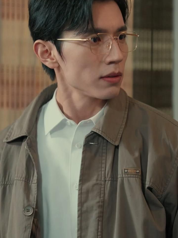 《超品相師》的主要情節是什么，《超品相師》秦宇意外獲得諸葛亮生前留下的《諸葛內經》