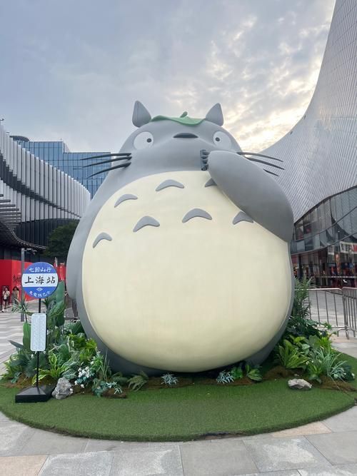 龍貓和貓在藝術中的表現