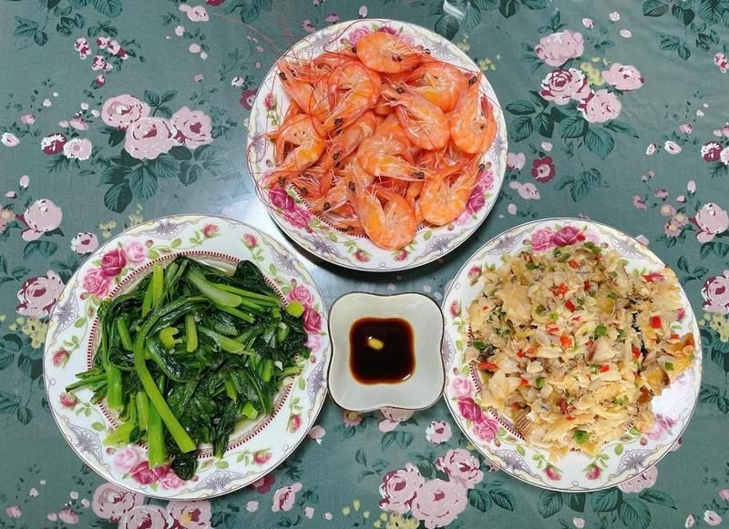 給我推薦一些紅斑病治療期間的食物，紅斑病患者的飲食建議