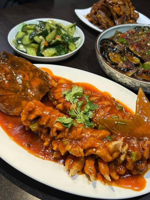 福滿鉆魚，“福滿鉆魚”并非一個標(biāo)準(zhǔn)化的中式菜肴