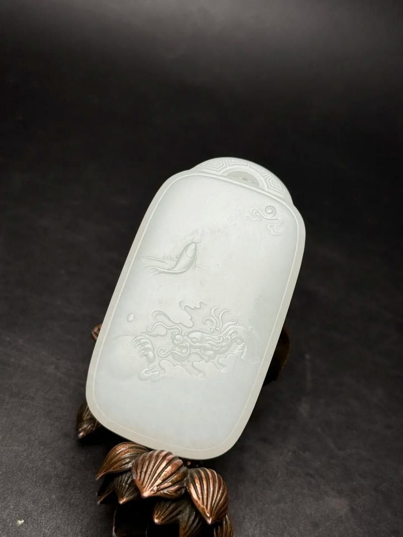 推薦幾款經典的龍魚玉雕作品，中國傳統玉器藝術中的龍魚玉雕作品推薦，兼具藝術價值與文化內涵 推薦幾款經典的龍魚玉雕作品，中國傳統玉器藝術中的龍魚玉雕作品推薦，兼具藝術價值與文化內涵 龍魚百科 第19張