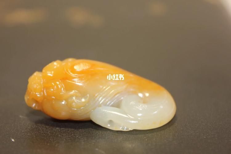 推薦幾款經典的龍魚玉雕作品，中國傳統玉器藝術中的龍魚玉雕作品推薦，兼具藝術價值與文化內涵 推薦幾款經典的龍魚玉雕作品，中國傳統玉器藝術中的龍魚玉雕作品推薦，兼具藝術價值與文化內涵 龍魚百科 第11張