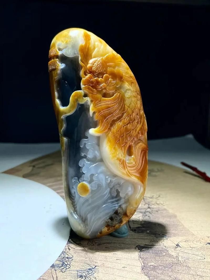 推薦幾款經典的龍魚玉雕作品，中國傳統玉器藝術中的龍魚玉雕作品推薦，兼具藝術價值與文化內涵 推薦幾款經典的龍魚玉雕作品，中國傳統玉器藝術中的龍魚玉雕作品推薦，兼具藝術價值與文化內涵 龍魚百科 第7張