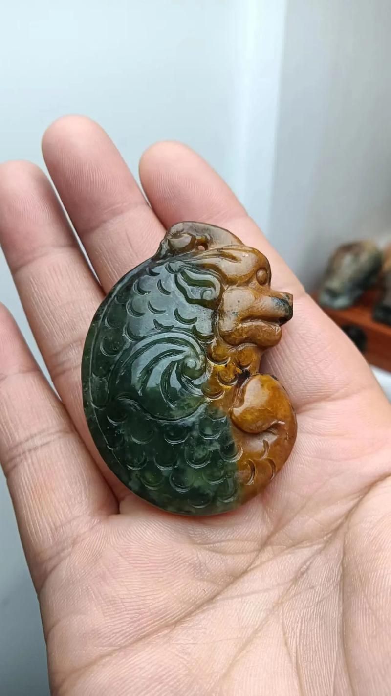 推薦幾款經典的龍魚玉雕作品，中國傳統玉器藝術中的龍魚玉雕作品推薦，兼具藝術價值與文化內涵 推薦幾款經典的龍魚玉雕作品，中國傳統玉器藝術中的龍魚玉雕作品推薦，兼具藝術價值與文化內涵 龍魚百科 第17張