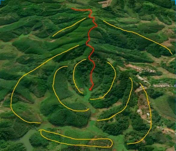 給我?guī)讖堼埿蔚氐娘L(fēng)水圖片，風(fēng)水學(xué)中“龍形地”是指山脈或地形走勢(shì)如龍蜿蜒