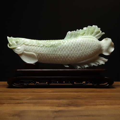 給我一些玉龍魚擺件的搭配圖片，玉龍魚擺件如何搭配？
