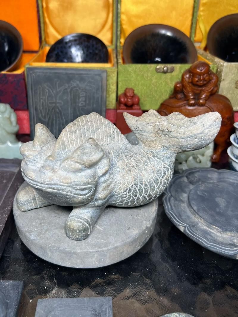 給我一些玉龍魚擺件的搭配圖片，玉龍魚擺件如何搭配？