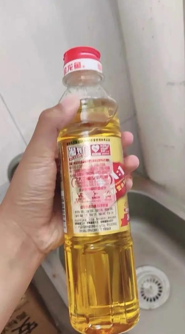 福臨門和金龍魚哪個更適合炒菜？，福臨門和金龍魚哪個好？
