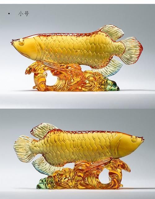 能否提供更多龍魚與吉祥物的搭配圖片