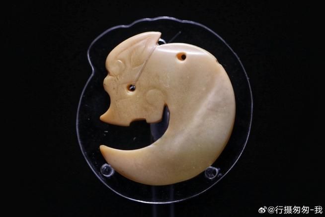 給我推薦一些經(jīng)典的玉雕龍魚作品，中國傳統(tǒng)玉雕藝術(shù)之玉雕龍魚 給我推薦一些經(jīng)典的玉雕龍魚作品，中國傳統(tǒng)玉雕藝術(shù)之玉雕龍魚 龍魚百科 第8張