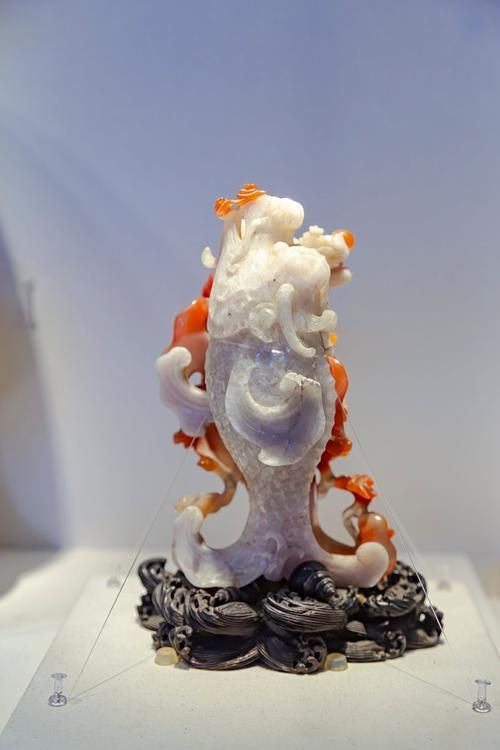 給我推薦一些經(jīng)典的玉雕龍魚作品，中國傳統(tǒng)玉雕藝術(shù)之玉雕龍魚 給我推薦一些經(jīng)典的玉雕龍魚作品，中國傳統(tǒng)玉雕藝術(shù)之玉雕龍魚 龍魚百科 第2張