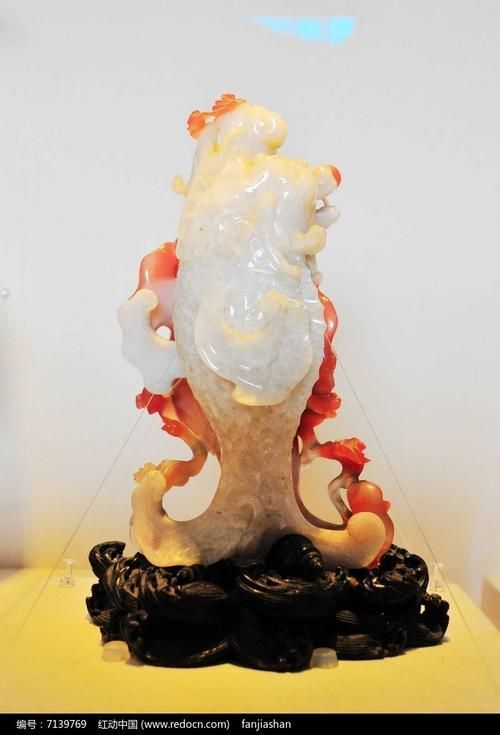 給我推薦一些經(jīng)典的玉雕龍魚作品，中國傳統(tǒng)玉雕藝術(shù)之玉雕龍魚 給我推薦一些經(jīng)典的玉雕龍魚作品，中國傳統(tǒng)玉雕藝術(shù)之玉雕龍魚 龍魚百科 第5張