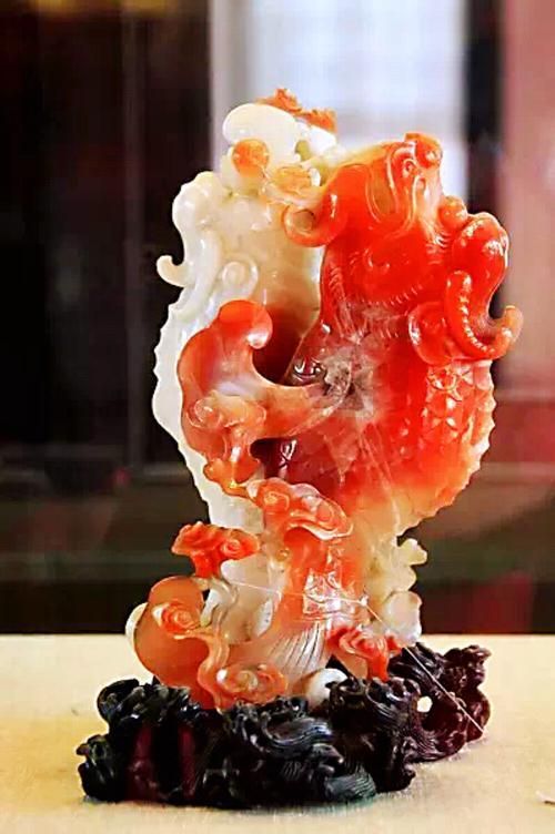 給我推薦一些經(jīng)典的玉雕龍魚作品，中國傳統(tǒng)玉雕藝術(shù)之玉雕龍魚 給我推薦一些經(jīng)典的玉雕龍魚作品，中國傳統(tǒng)玉雕藝術(shù)之玉雕龍魚 龍魚百科 第4張