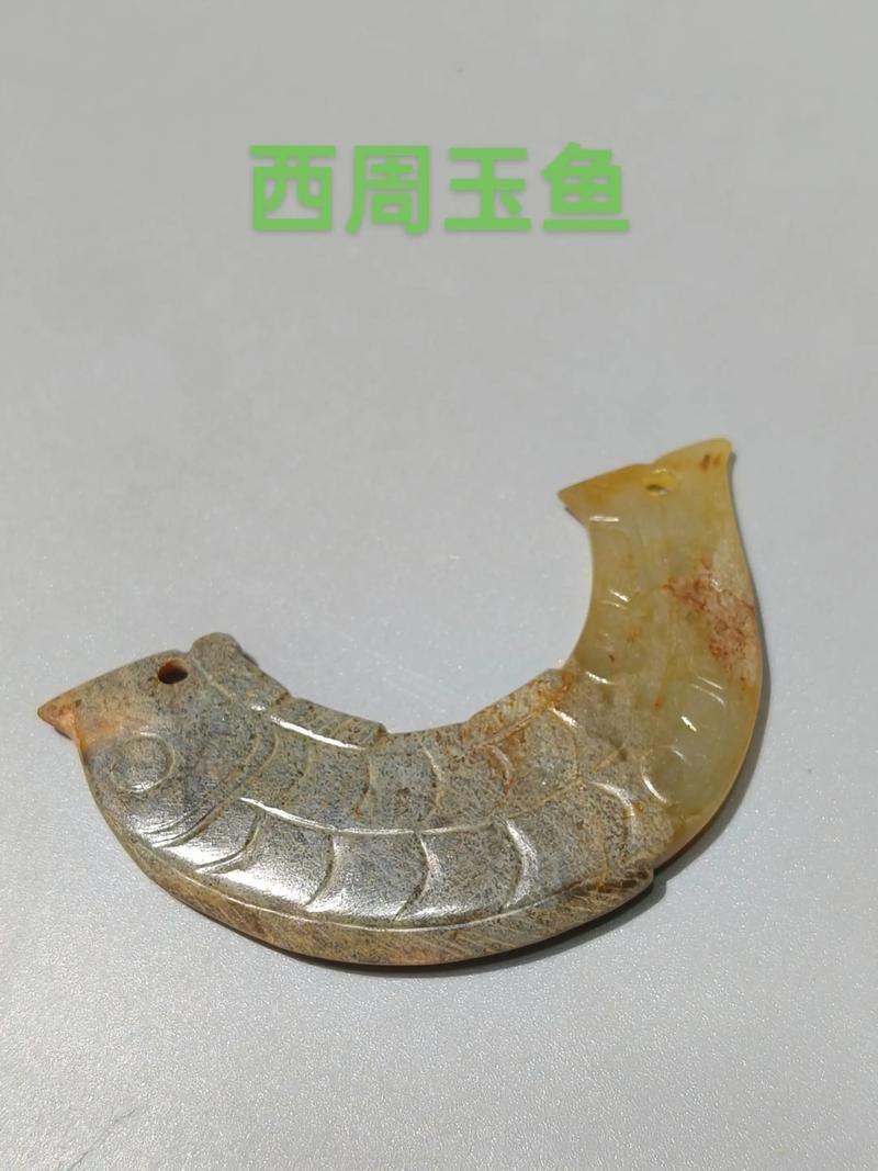 給我推薦一些經(jīng)典的玉雕龍魚作品，中國傳統(tǒng)玉雕藝術(shù)之玉雕龍魚 給我推薦一些經(jīng)典的玉雕龍魚作品，中國傳統(tǒng)玉雕藝術(shù)之玉雕龍魚 龍魚百科 第9張