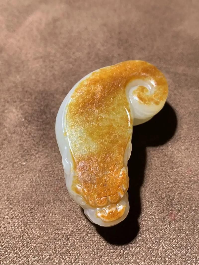 給我推薦一些經(jīng)典的玉雕龍魚作品，中國傳統(tǒng)玉雕藝術(shù)之玉雕龍魚 給我推薦一些經(jīng)典的玉雕龍魚作品，中國傳統(tǒng)玉雕藝術(shù)之玉雕龍魚 龍魚百科 第13張