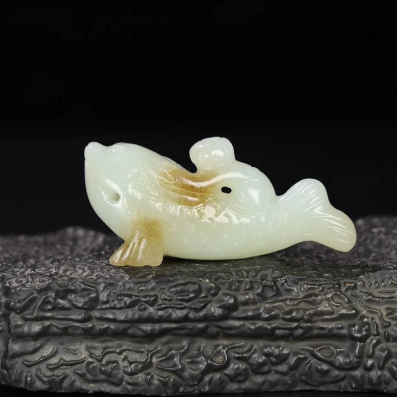 和田玉龍魚雕刻工藝有哪些流派？，和田玉“龍魚”查詢 和田玉龍魚雕刻工藝有哪些流派？，和田玉“龍魚”查詢 龍魚百科 第3張