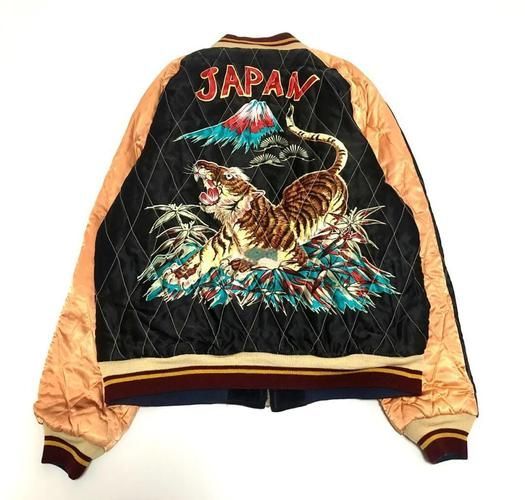 紅龍服飾有哪些經典款式，紅龍服飾——中國紅+龍紋
