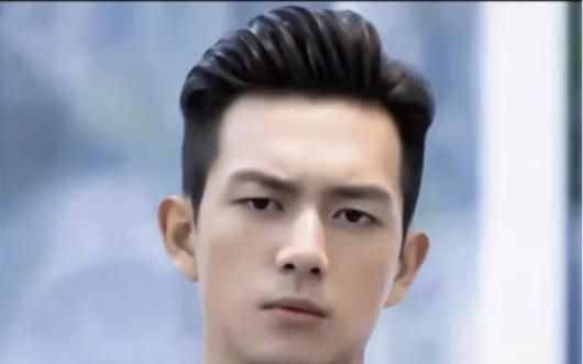 留背頭最忌三種臉型，如何判斷自己是否適合留背頭