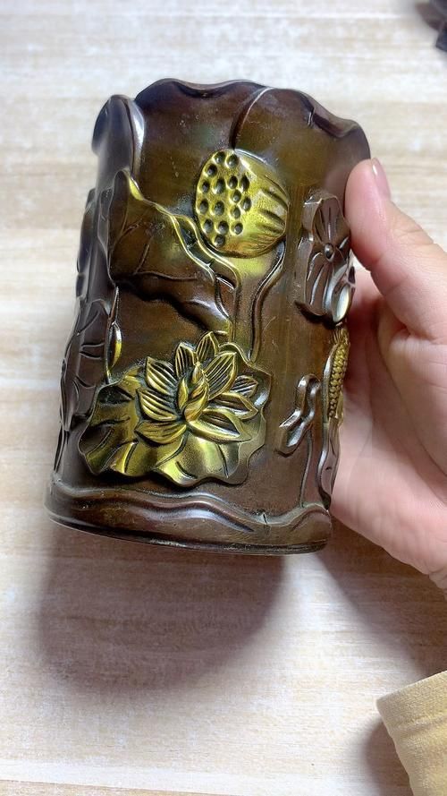 給我推薦幾款龍魚擺件，幾款受歡迎的龍魚擺件推薦，美化空間還能帶來好運和正能量