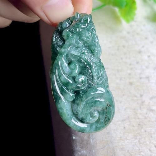 給我一些龍頭魚掛件的圖片參考