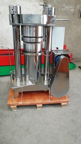 請提供幾張河南榨油機創新的圖片，河南榨油機創新設計摘要：河南榨油機技術創新要點對比表