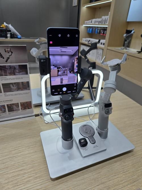 能否提供大疆和智云穩定器的實物圖片，大疆和智云穩定器哪個品牌更值得購買大疆和智云穩定器