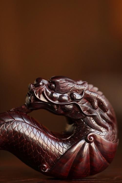 給我一些高清的龍魚木雕圖片