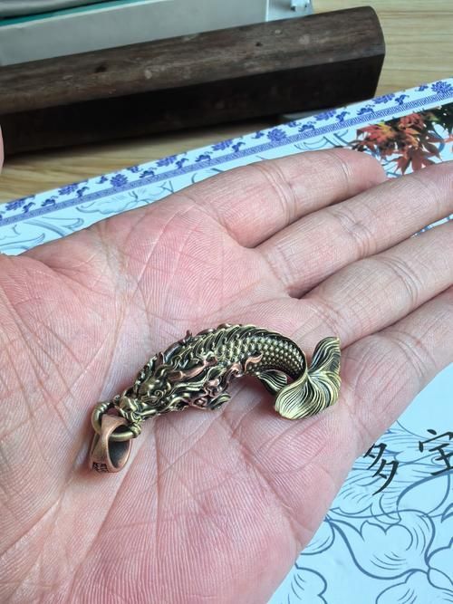給我一些龍頭魚飾品的圖片，龍頭魚飾品有哪些款式