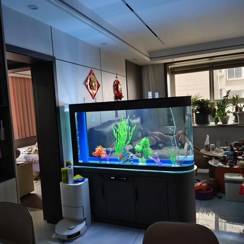 如何保養可麗愛魚缸的材質，可麗愛魚缸的材質通常包括玻璃、塑料和金屬等