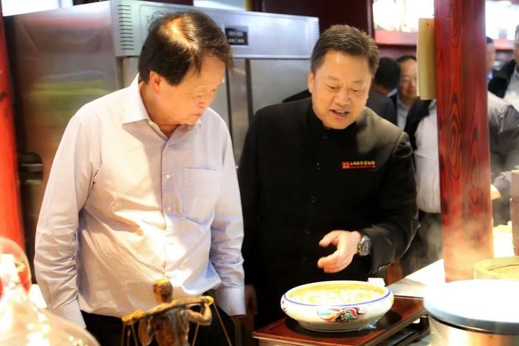 郭孔豐在金龍魚集團的任期有多長？，郭孔豐在金龍魚集團的任期長達15年，他在金龍魚集團的任期有多長
