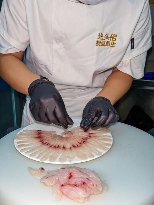 龍魚吃生豬肉會有什么反應？，關(guān)于龍魚吃生豬肉的問題