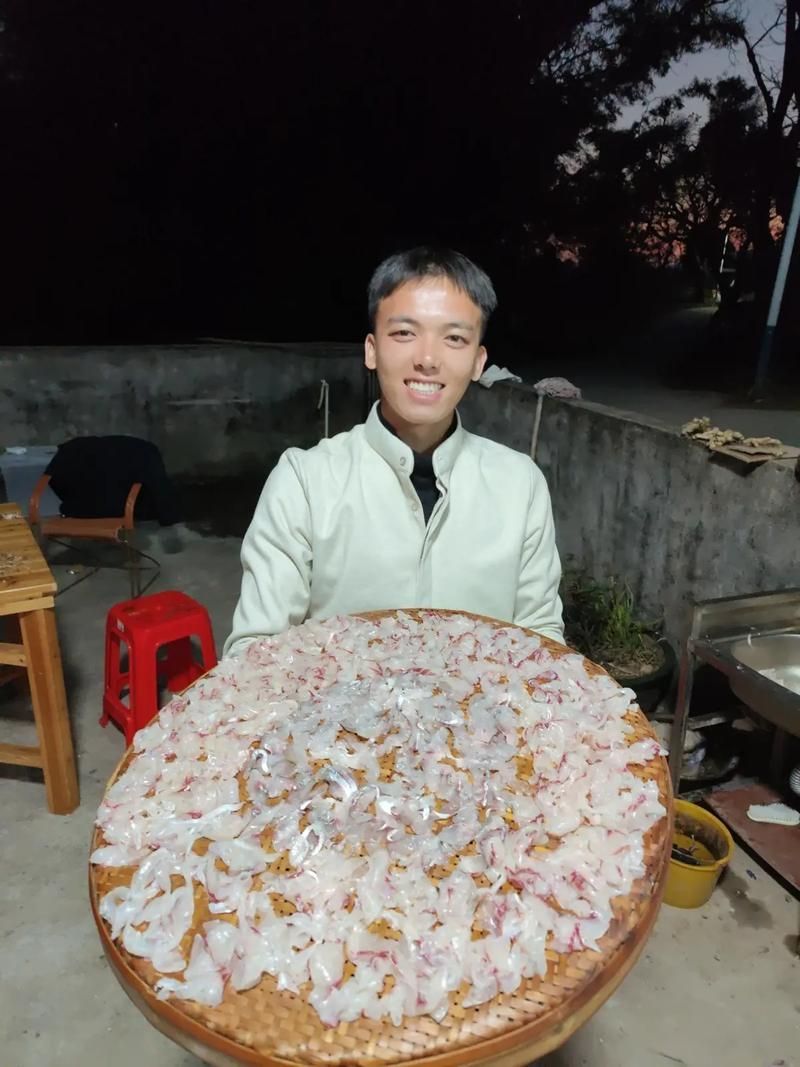 龍魚吃生豬肉會有什么反應？，關于龍魚吃生豬肉的問題