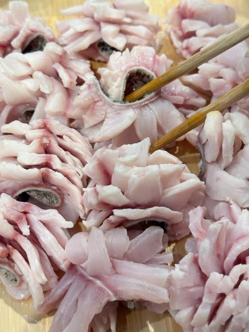 龍魚吃生豬肉會有什么反應？，關(guān)于龍魚吃生豬肉的問題