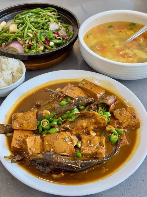 雄縣龍魚有哪些特色調料，河北雄縣龍魚的特色調料配方屬于傳統(tǒng)美味可口的雄縣龍魚