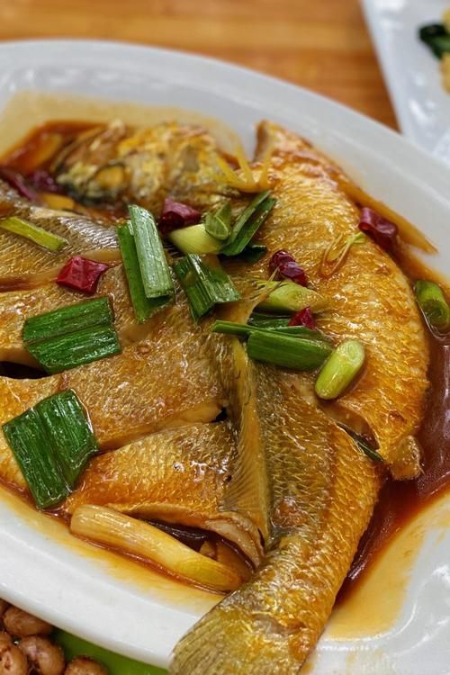 給我萬山龍魚紅燒的具體步驟，萬山龍魚紅燒的具體操作