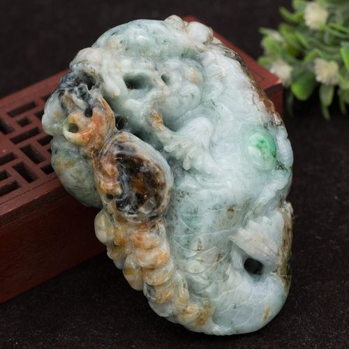 推薦幾款知名的龍頭魚玉擺件，“龍頭魚玉擺件”