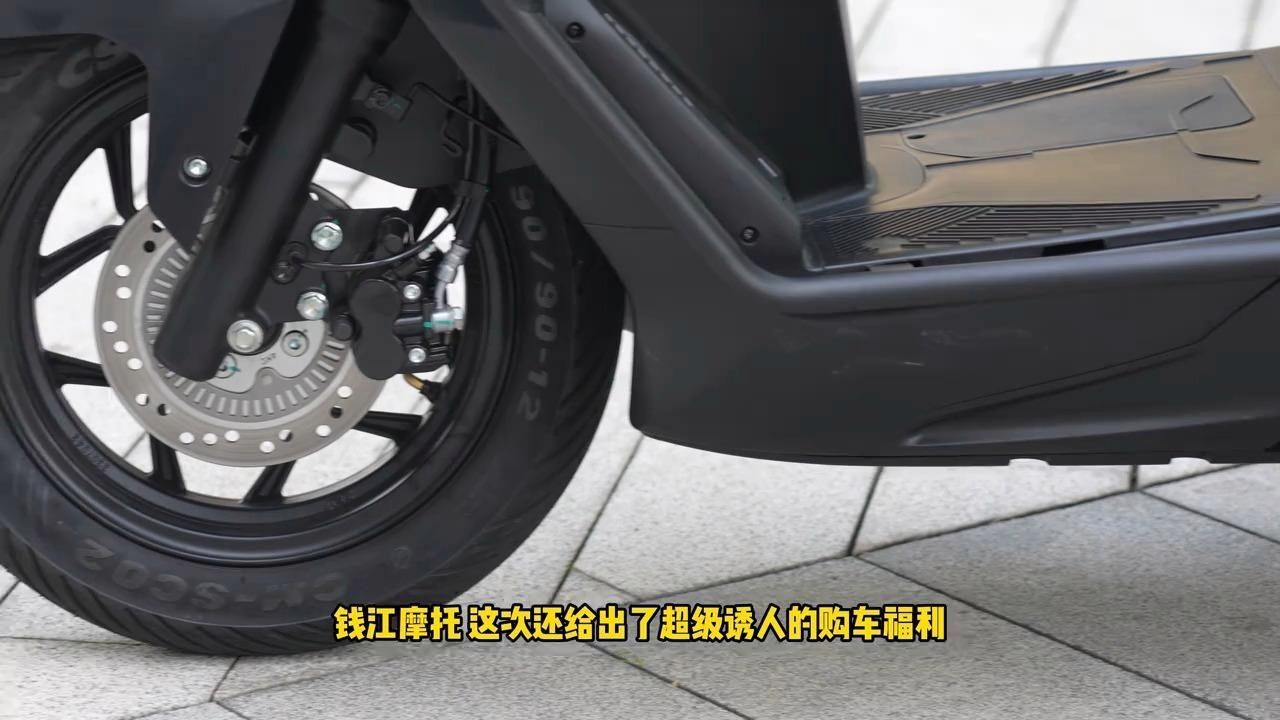 錢江摩托的代表車型有哪些，滿配150平踏板，錢江fly150靜態解析