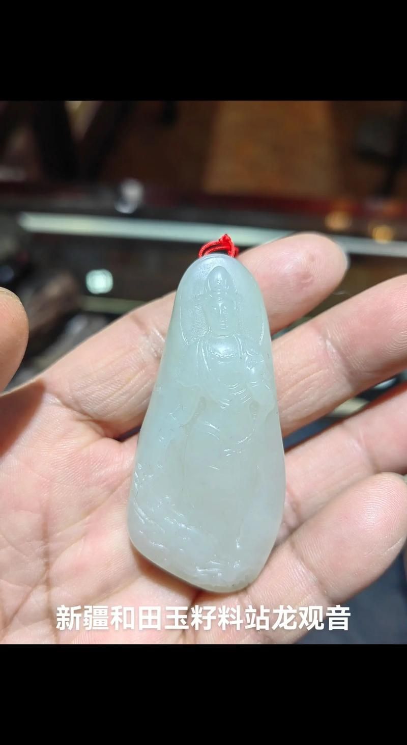 如何鑒別和田玉龍魚觀音的真?zhèn)危浚吞镉颀堲~觀音真?zhèn)舞b別和田玉龍魚觀音的真?zhèn)舞b別方法