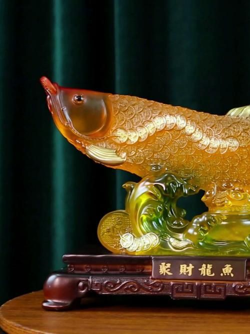 給我推薦一些招財龍魚的擺件圖片，招財龍魚擺件圖片