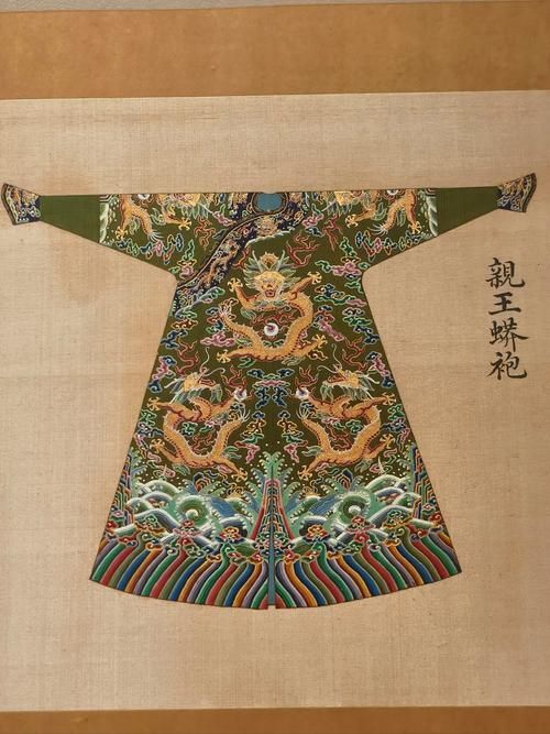 如何辨別紅龍旗服飾的真?zhèn)危t龍旗服飾的真?zhèn)伪鎰e