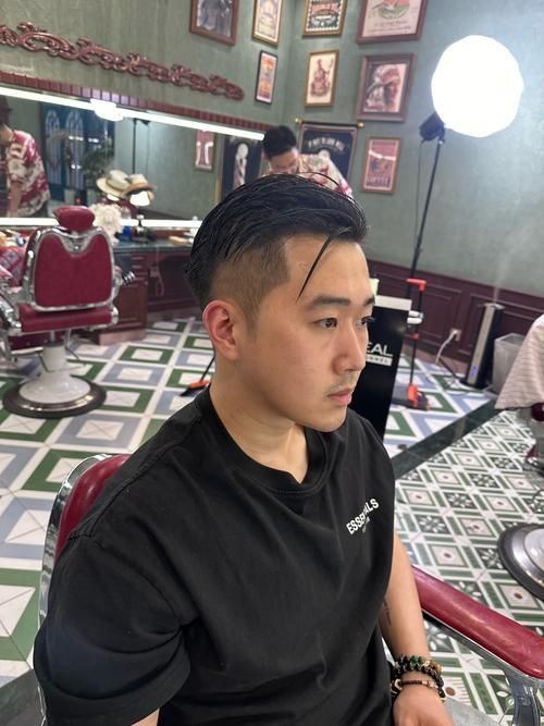 大背頭有哪些經(jīng)典款式，大背頭日常打理指南，