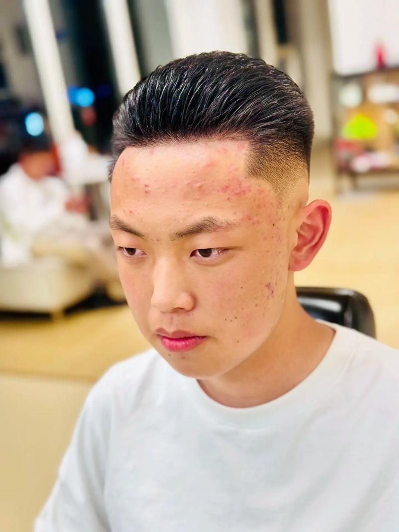 大背頭有哪些經(jīng)典款式，大背頭日常打理指南，