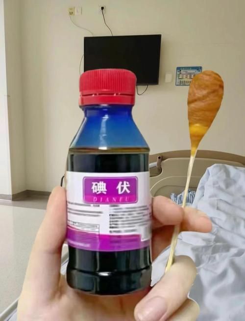 能否提供酒精和碘伏消毒的詳細步驟圖，如何正確使用酒精和碘伏消毒