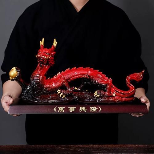 能否提供紅龍主題家居的圖片示例，紅龍主題家居圖片示例：紅龍主題家居的裝飾清單