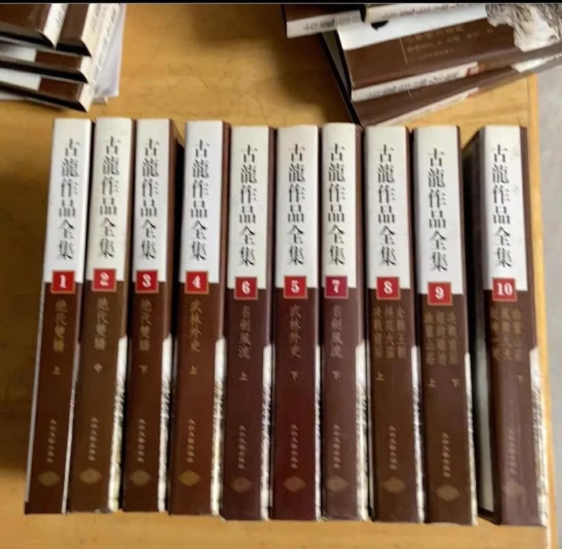 金頭古龍?zhí)攸c簡介，“金頭古龍”與“金頭古龍”概念混淆后產(chǎn)生的合成詞