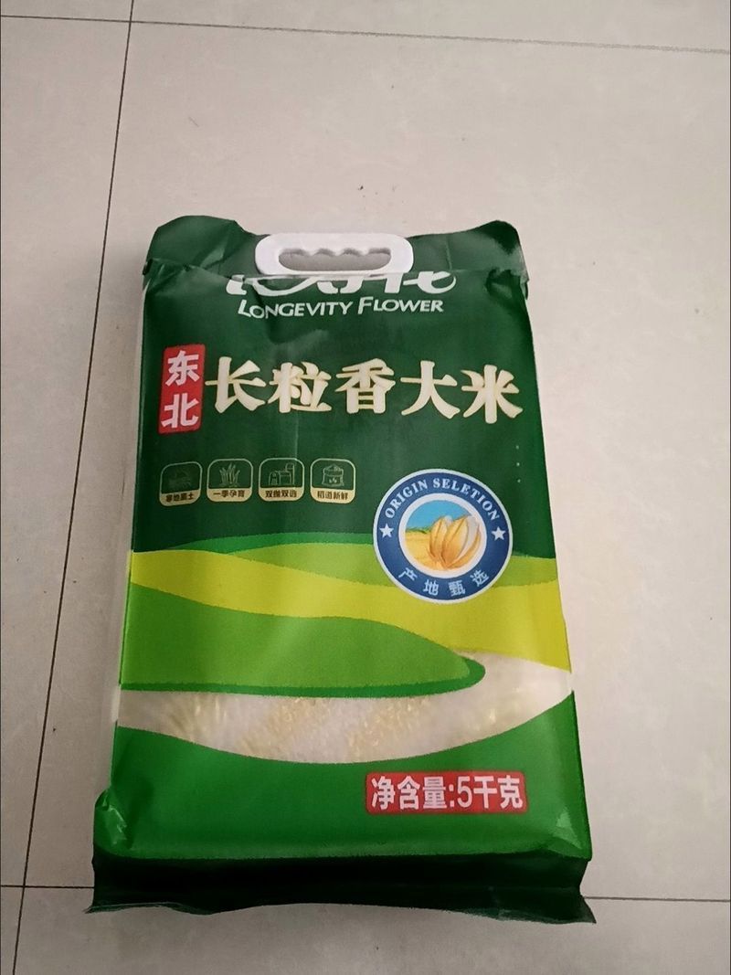 長壽花大米和金龍魚大米哪個更好？，長壽花大米和金龍魚大米哪個好3招教你挑選正宗東北長壽花大米