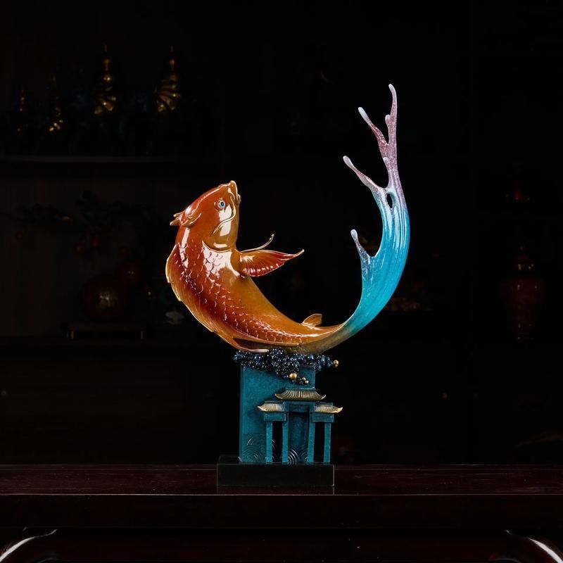 給我一些泗水龍魚的裝飾物搭配案例,泗水龍魚的裝飾物搭配