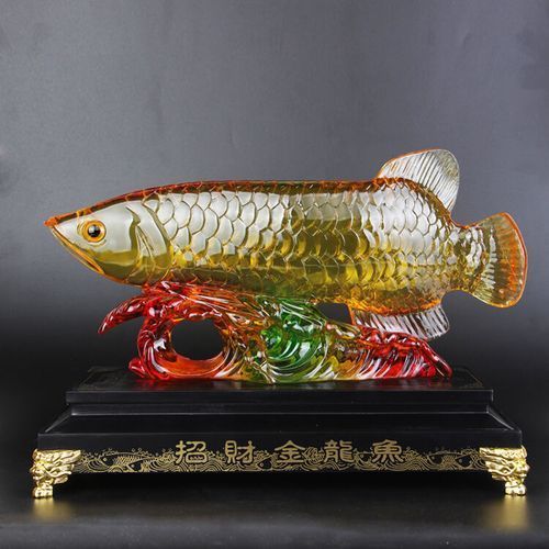 給我一些泗水龍魚的裝飾物搭配案例,泗水龍魚的裝飾物搭配