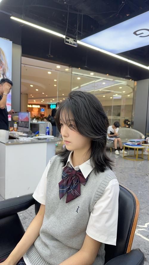 推薦一些適合12-15歲女生的發(fā)型，12-15歲女生發(fā)型推薦，適合12-15歲女生的發(fā)型